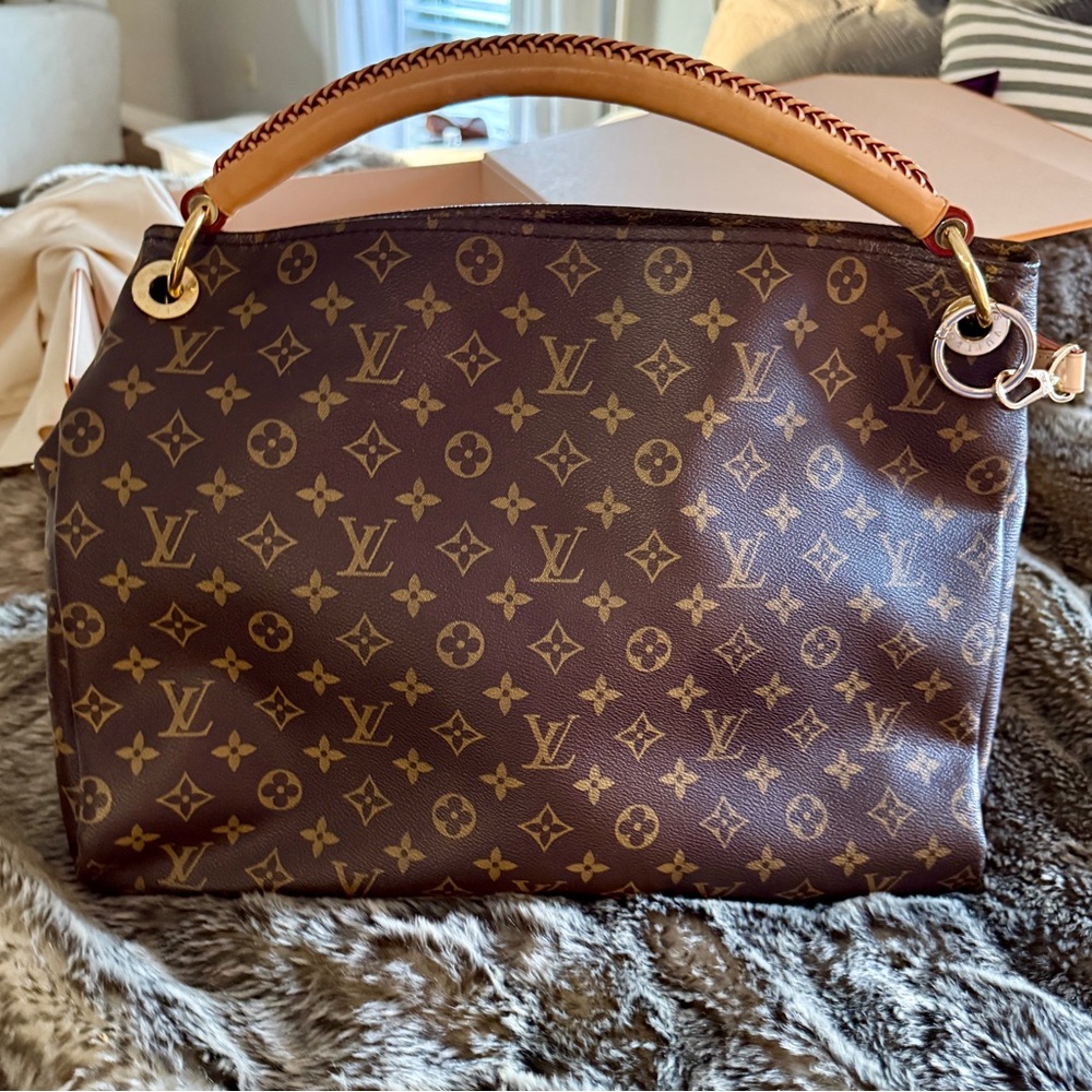Louis Vuitton Artsy MM Monogram Canvas Shoulder Bag | NWT Full Set